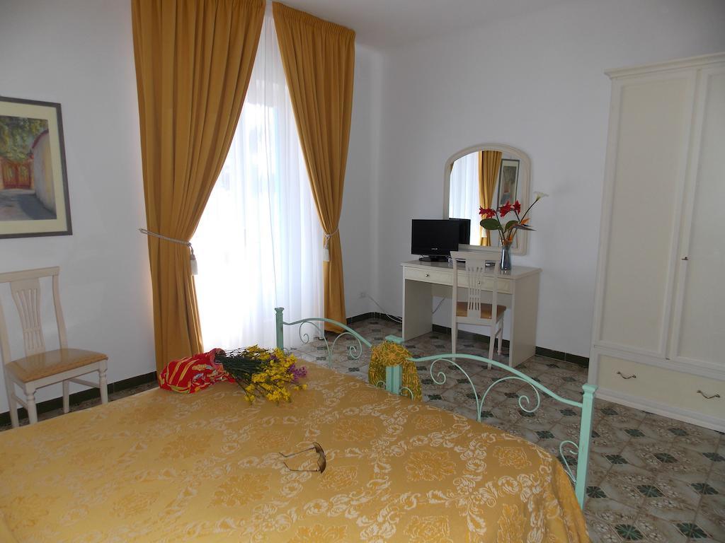 Villa Loreta Forio  Bilik gambar